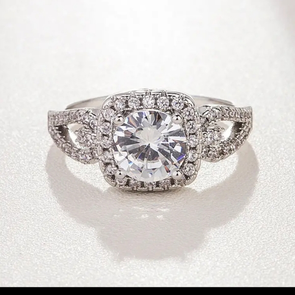 💍💍BEAUTIFUL!! White Sapphire White Gold plated ring💍💍 - Picture 4 of 14